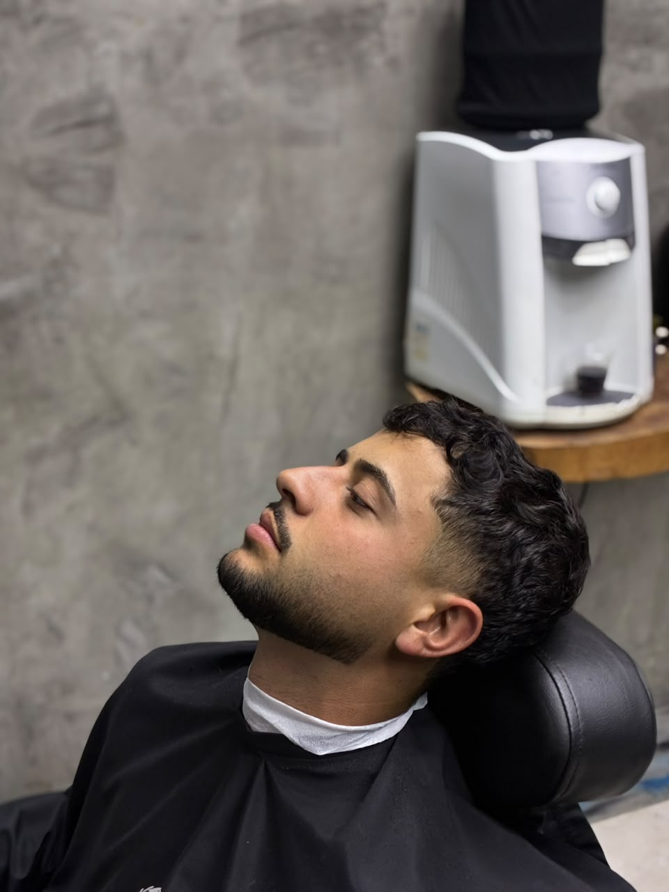 Cliente relaxando na cadeira